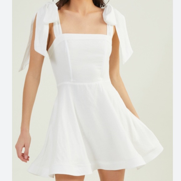 Dresses & Skirts - White bow tie dress